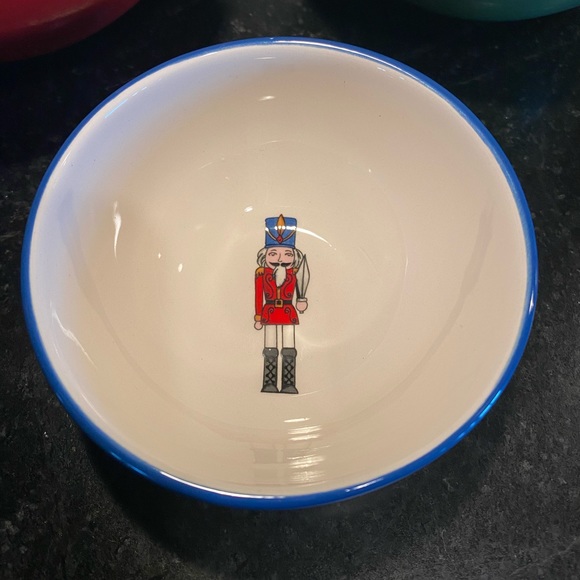 Avon Nutcracker Set of Three Bowls - Picture 3 of 9